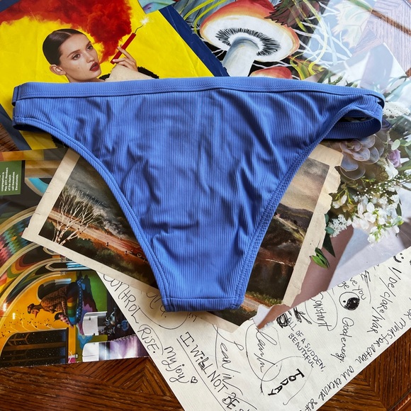 Bikini bottoms. Size Medium - Picture 2 of 3